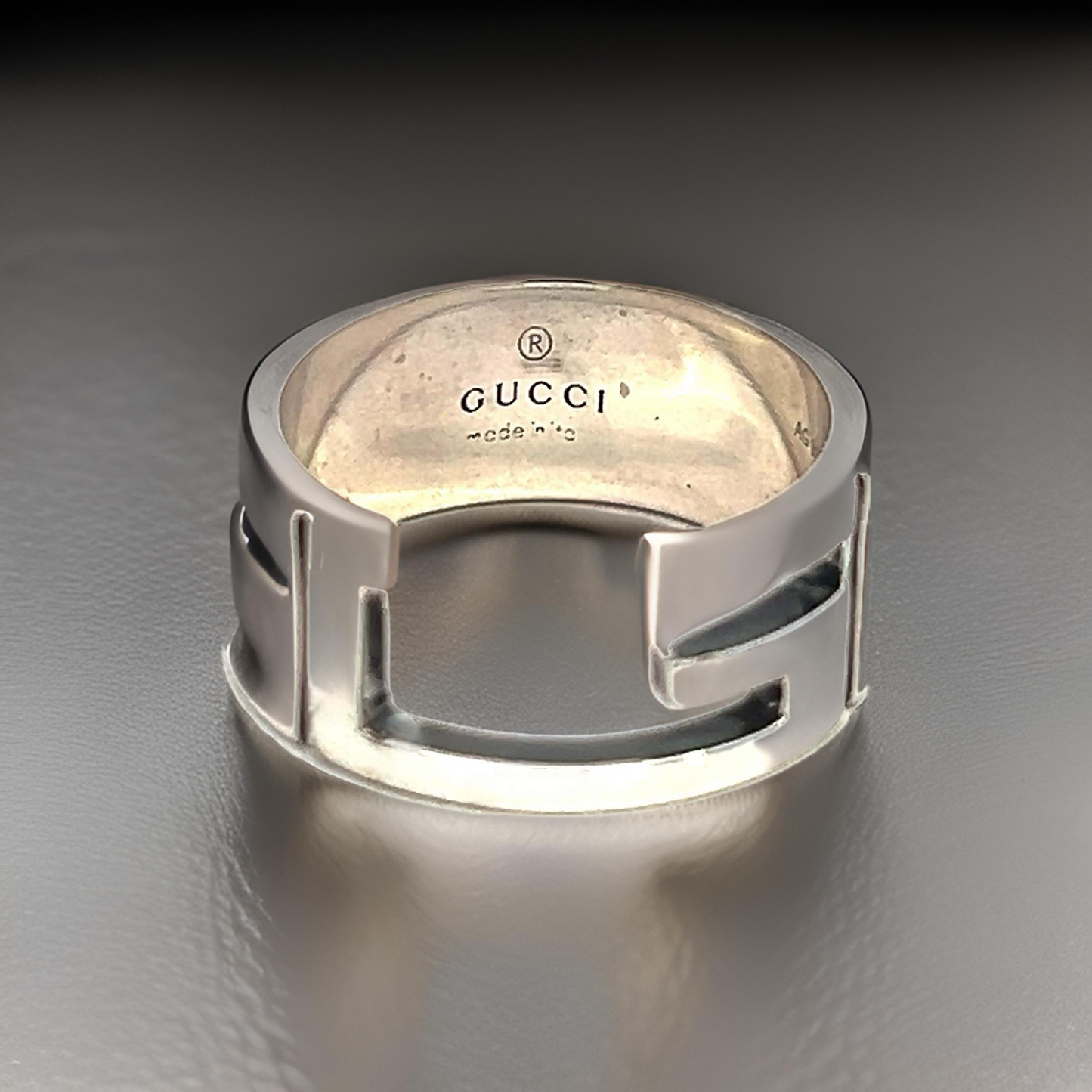 Gucci Estate Ring Size 5.5 Sterling Silver Height 8 mm G28