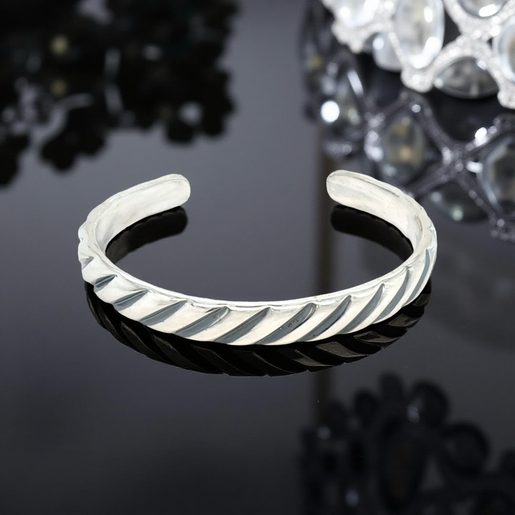 David Yurman Chevron Cuff Bracelet Size M Sterling Silver Estate DY570