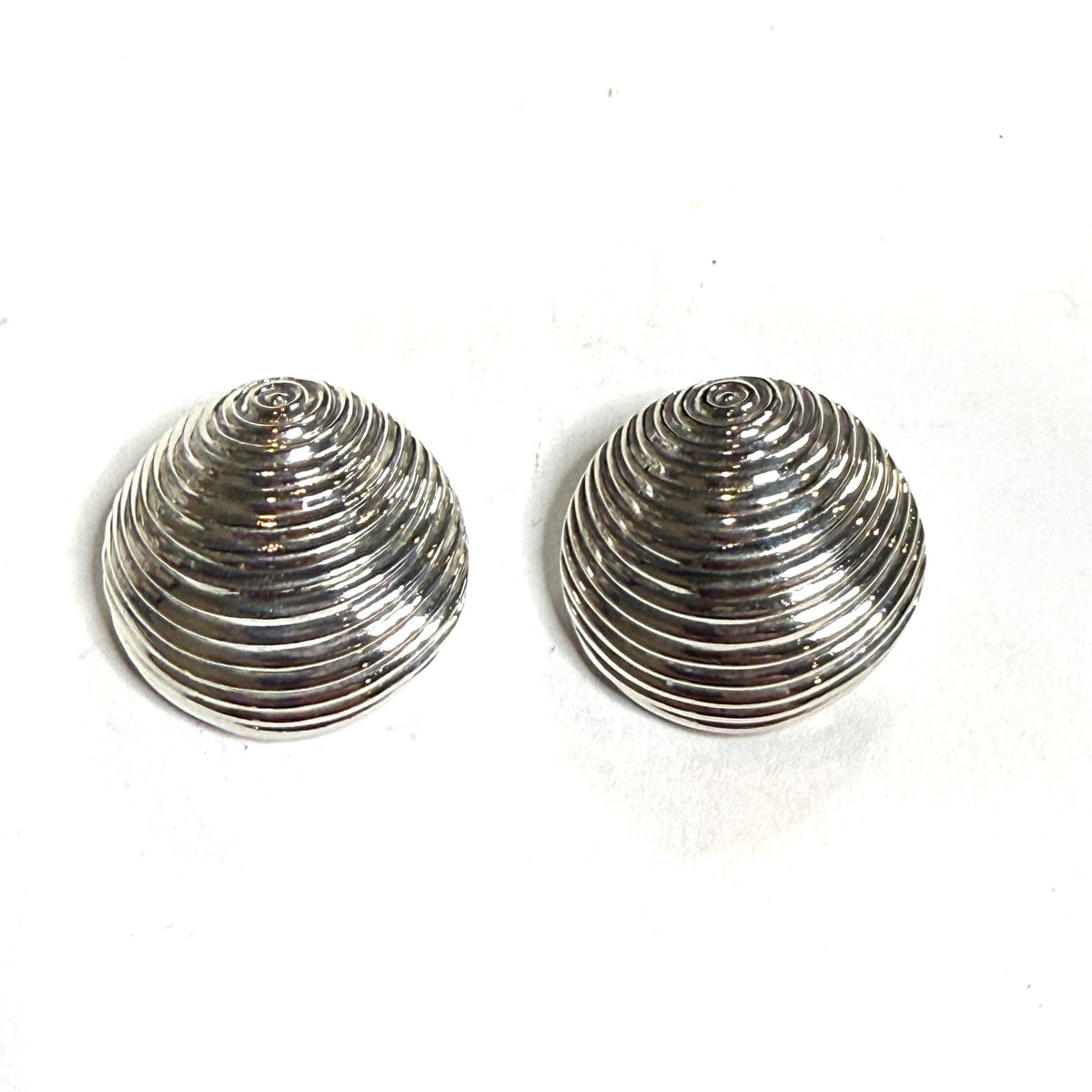 Tiffany & Co Estate Seashell Puffed Clip-on Earrings Sterling Silver TIF1019