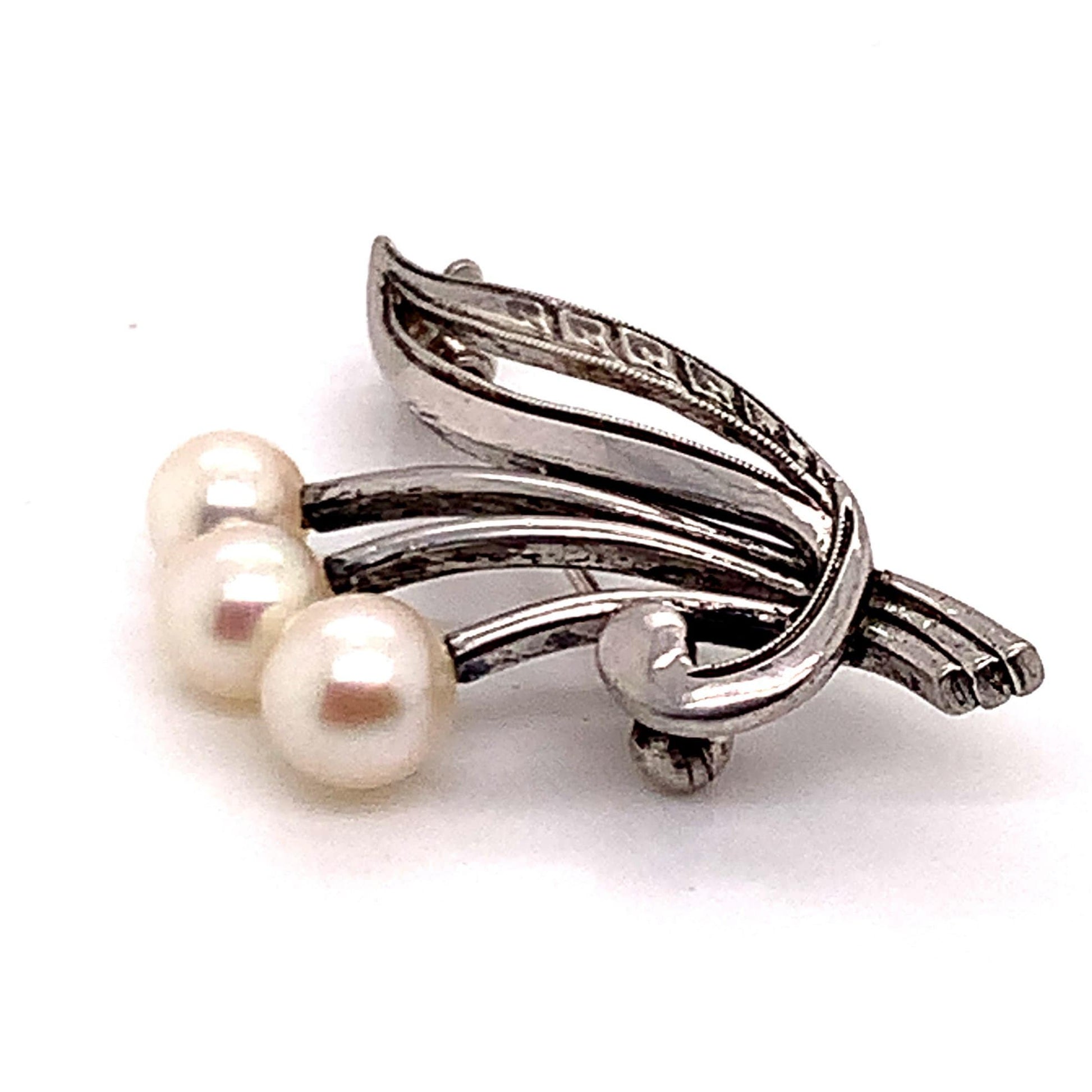 High Quality Womens Pearl Initial Letter Silver Brooch Pin With Lovely Big  Design From Shuiyan168, $20.11